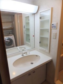 水廻りをリフレッシュ!壁面収納でTV周辺がスッキリ 水廻りをリフレッシュ!壁面収納でTV周辺がスッキリ